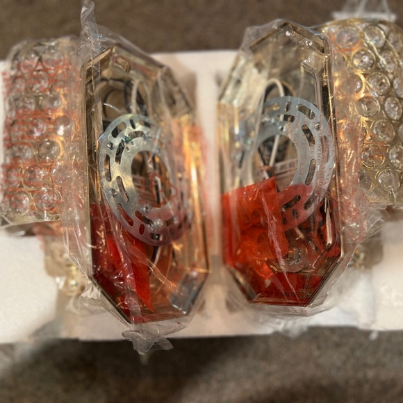 Plating champagne finish and polyhedral opal crystal shade. 2 fixtures included - Picture 14 of 15